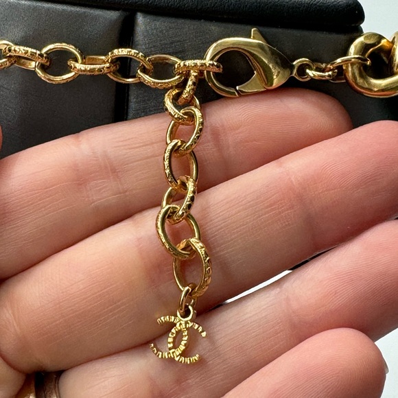 CHANEL 22K PEARL TEARDROP CLUSTER NECKLACE - Picture 4 of 4